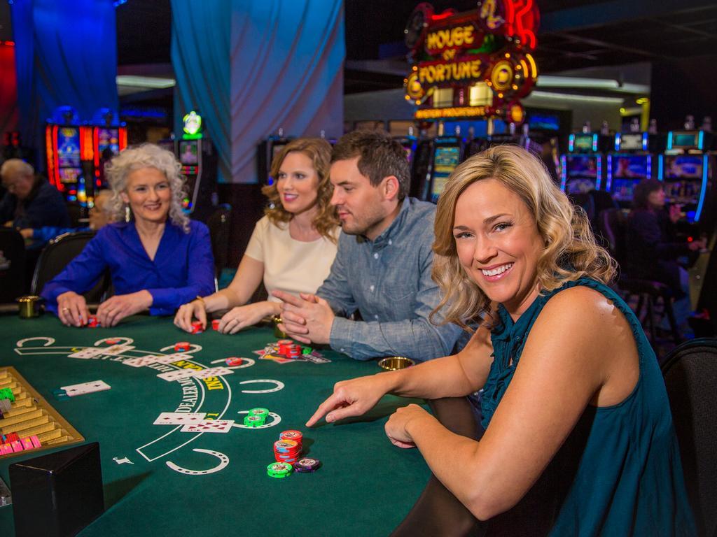 Prairie Meadows Casino Racetrack And Hotel アルトゥーナ エクステリア 写真